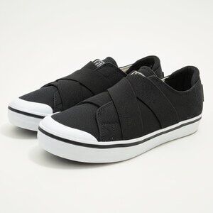 Keen Elsa III Slip on Black Sneaker 7.5